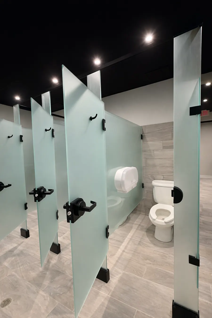 Frameless glass shower enclosure, Locker room, Frameless Glass Bathroom Stalls