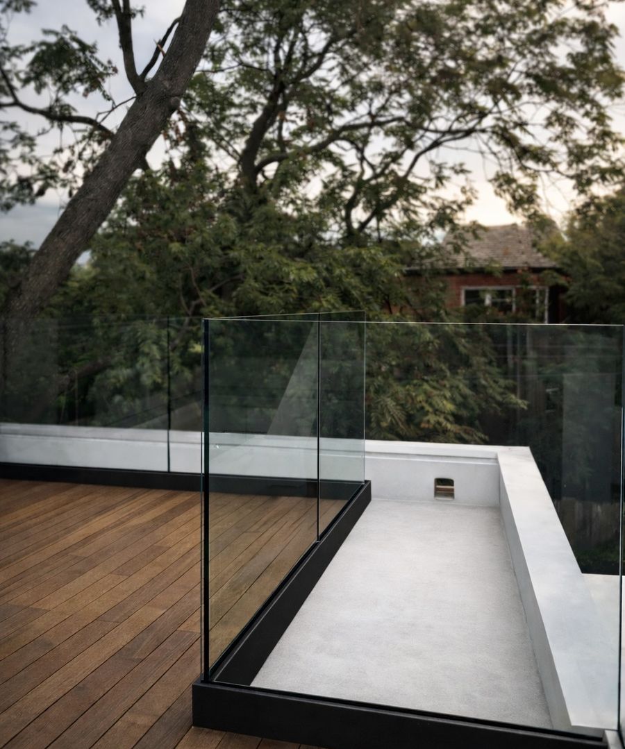 Glass railing