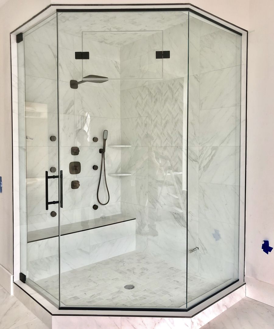 Neo angle steam enclosure with an in-glass transom above the door